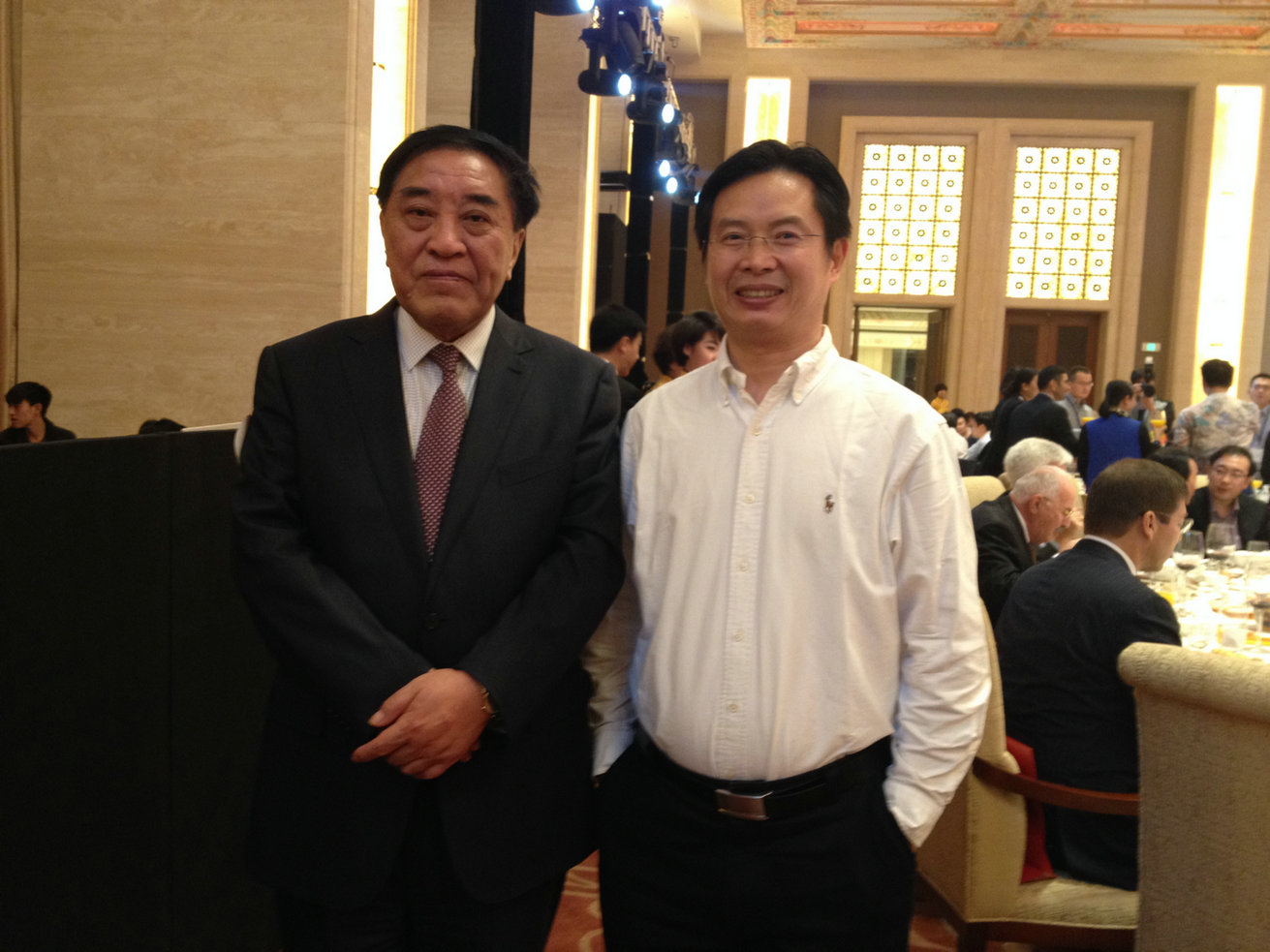 中國(guó)紡織服裝協(xié)會(huì)理事長(zhǎng)王天凱聽(tīng)取潔爾爽的工作報(bào)告 